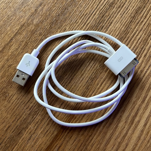 Apple dock connector to USB cable - Picture 1 of 4